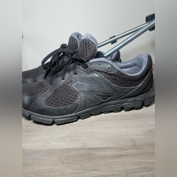 New Balance Women's Black and Grey Athletic Running Sneakers, Size 7.5 - Picture 3 of 7